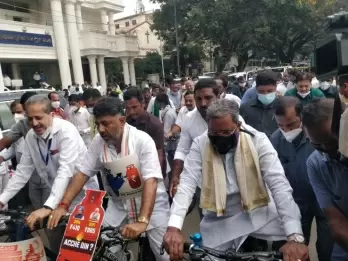 K'taka Cong leaders ride bicycles to Assembly to protest price rise